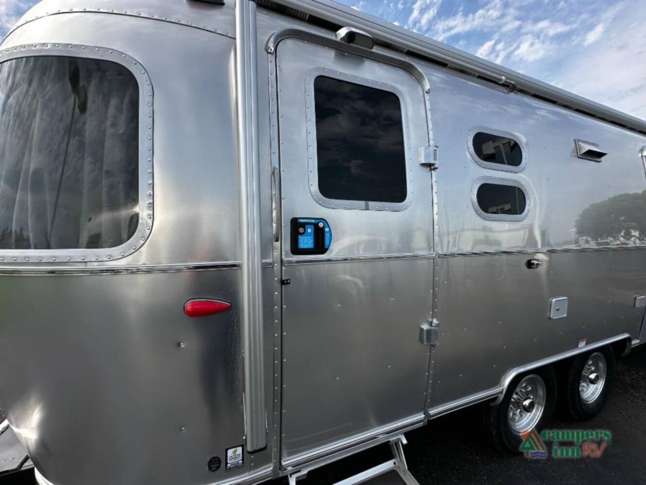 A photo of this 2027 Airstream Globetrotter 27FBT