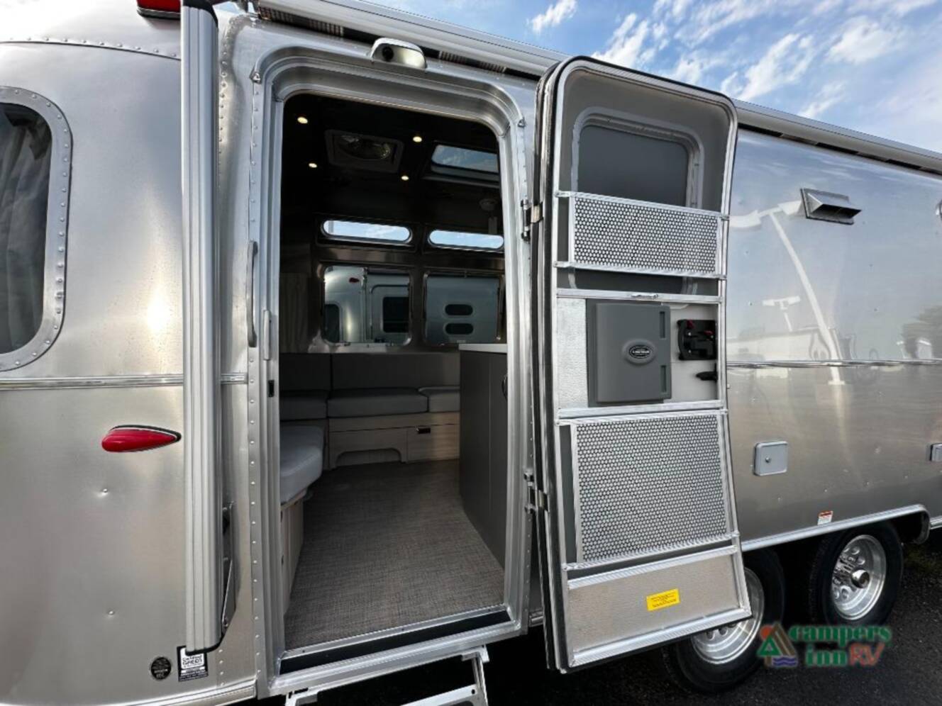 A photo of this 2027 Airstream Globetrotter 27FBT