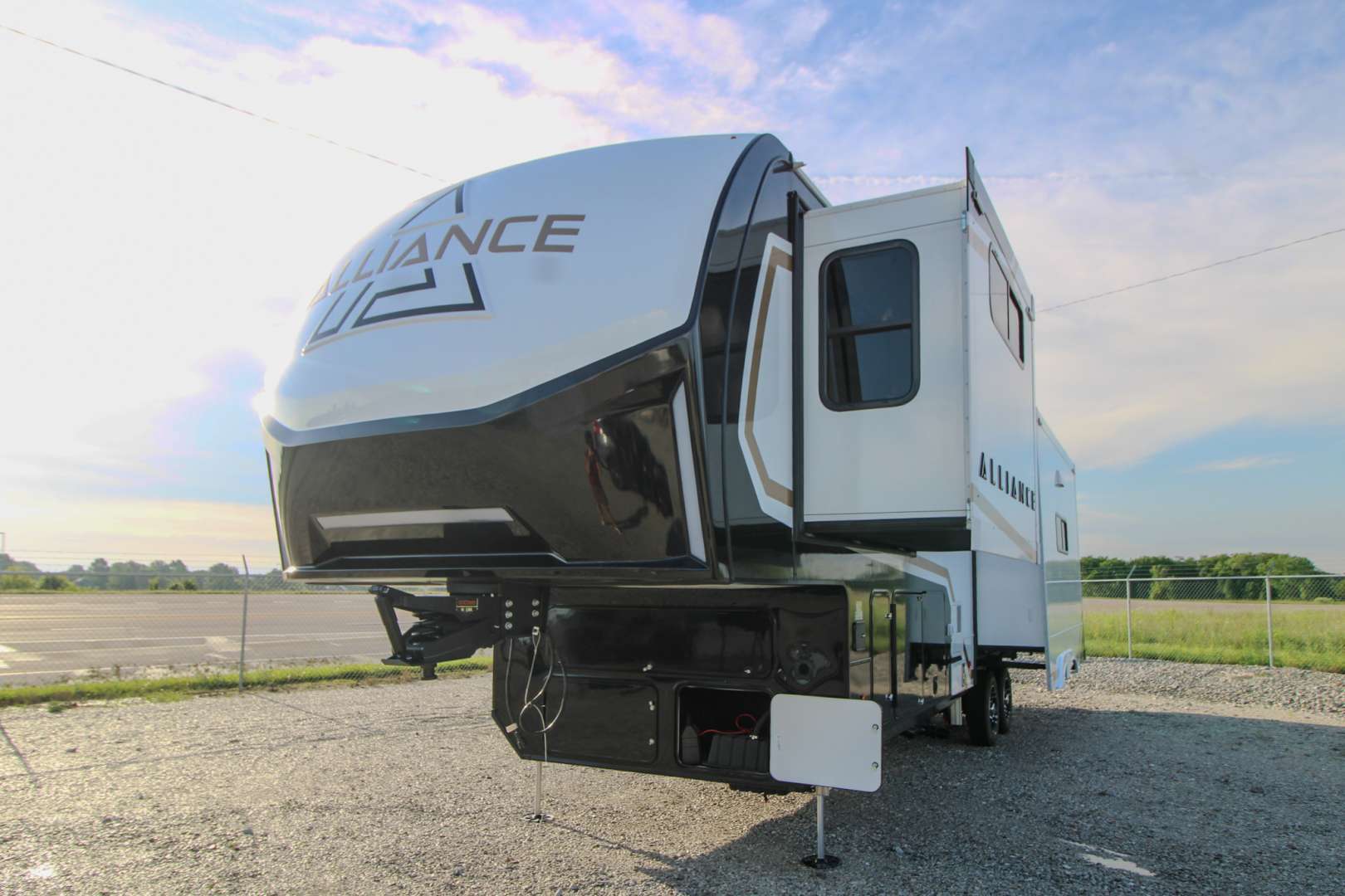 2026 Alliance Rv Paradigm 310RL Fifth Wheel Toy Hauler RV