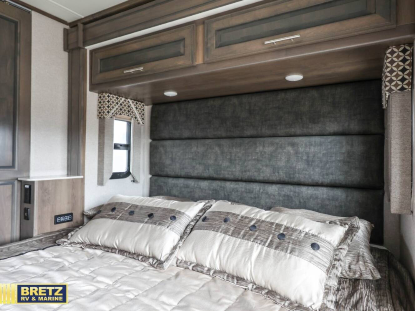 A photo of this 2020 Dynamax DX3 37TS