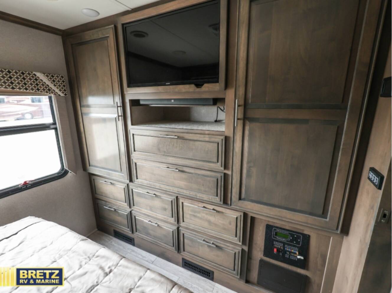 A photo of this 2020 Dynamax DX3 37TS