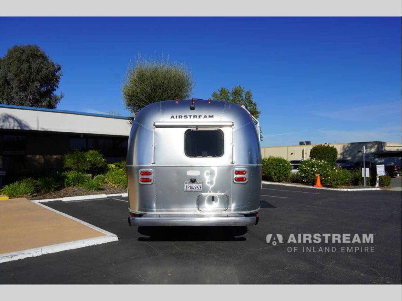 A photo of this 2020 Airstream Flying Cloud 30FB Bunk