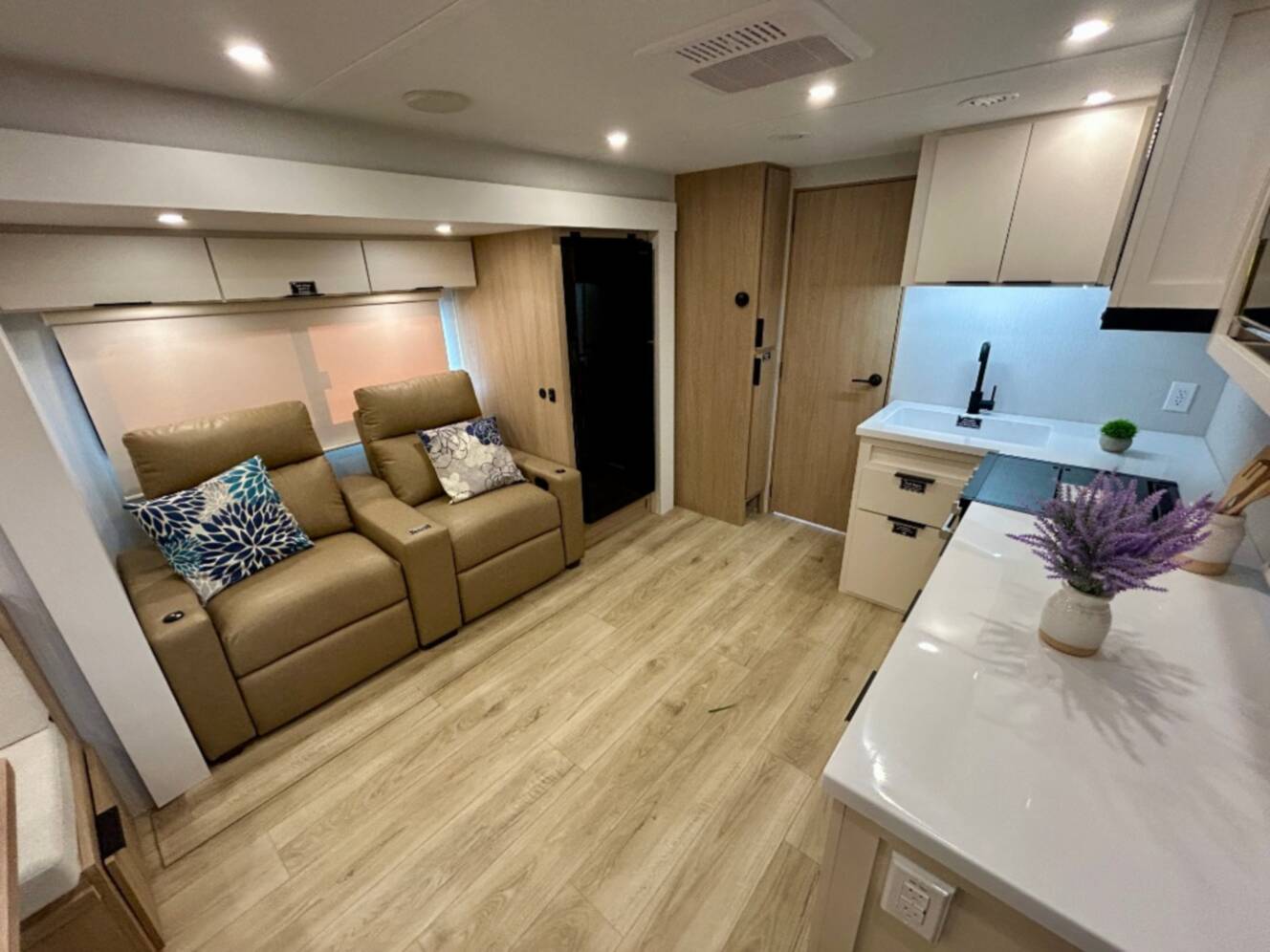 A photo of this 2026 Winnebago Thrive 25RLS