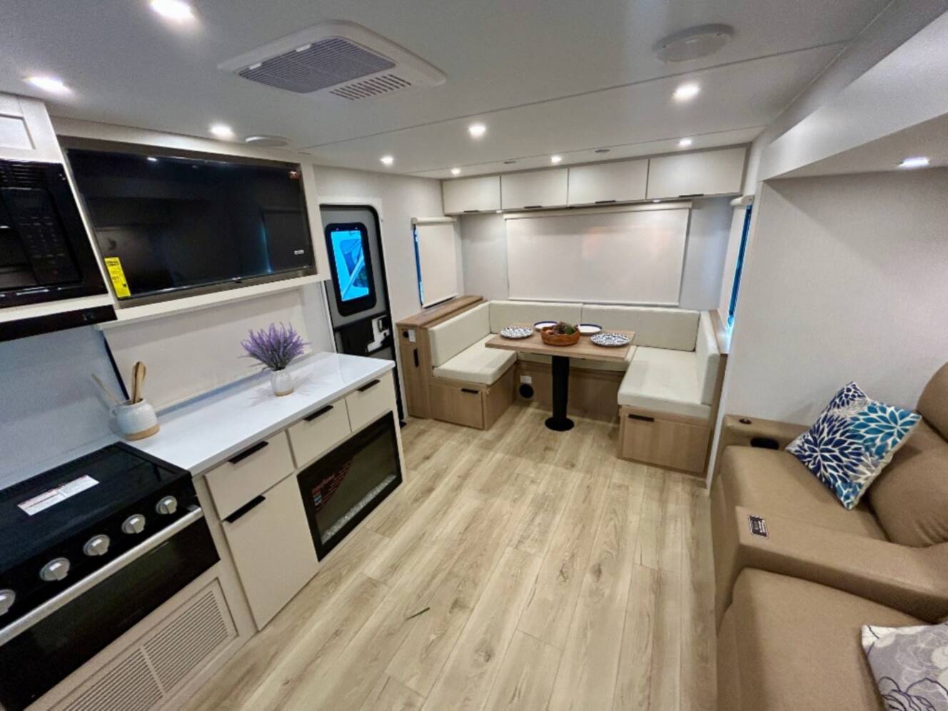 A photo of this 2026 Winnebago Thrive 25RLS