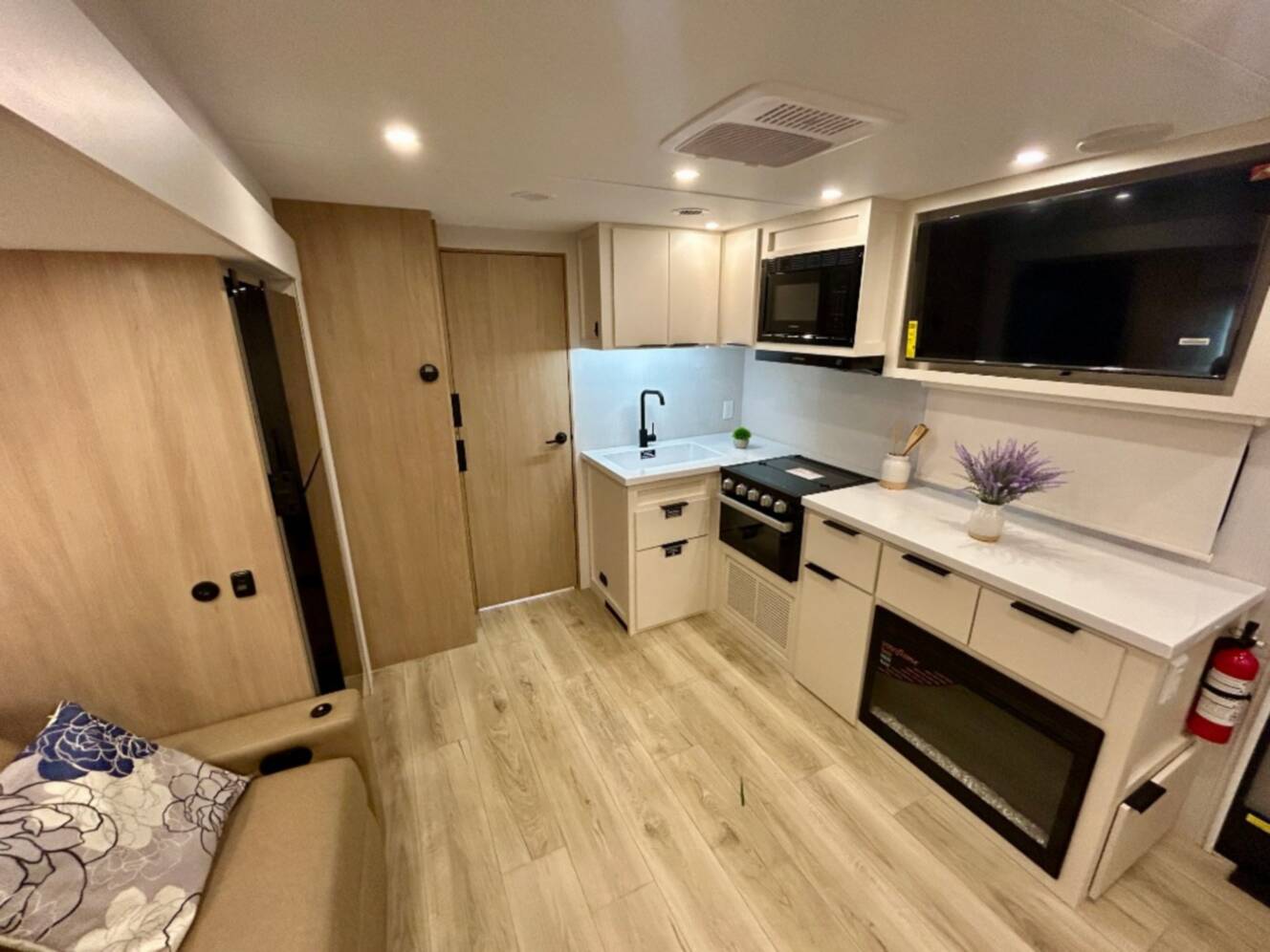 A photo of this 2026 Winnebago Thrive 25RLS