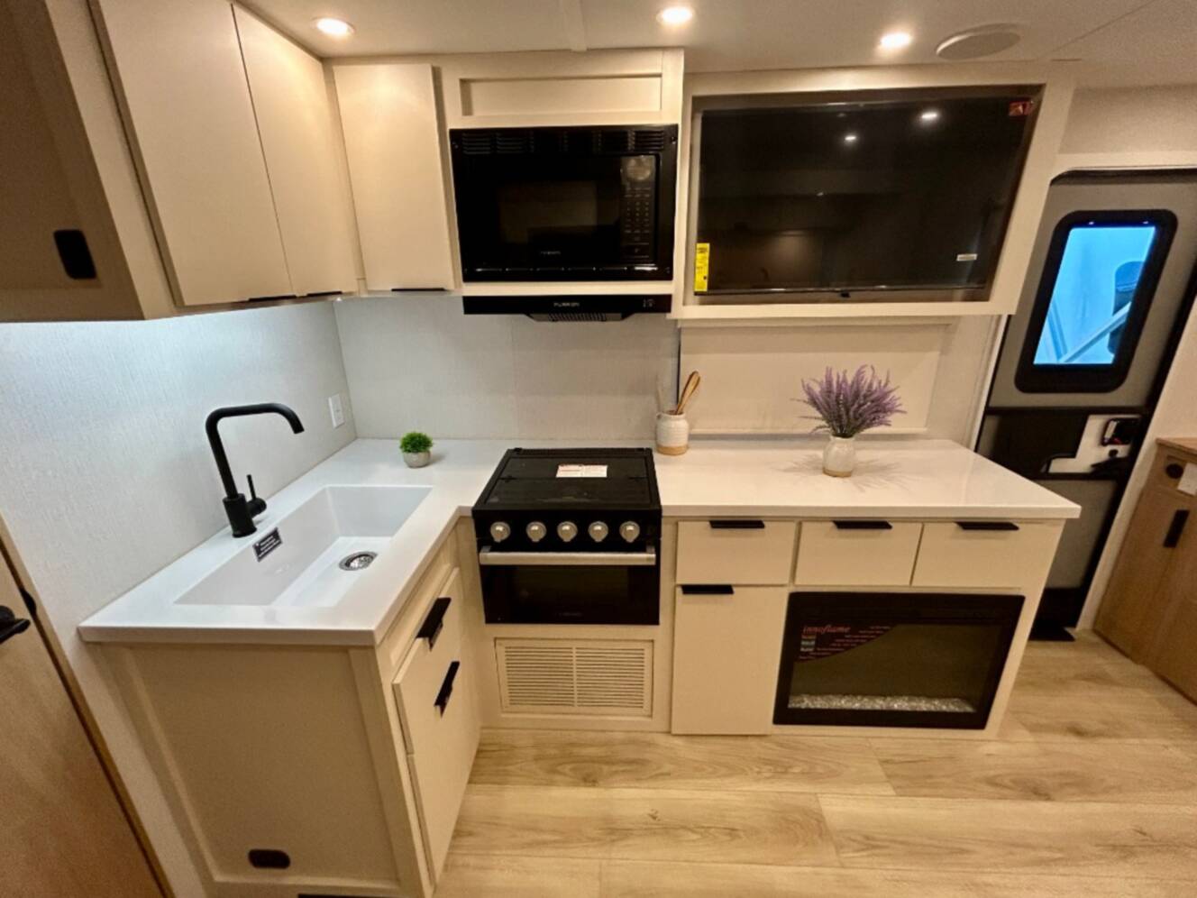 A photo of this 2026 Winnebago Thrive 25RLS