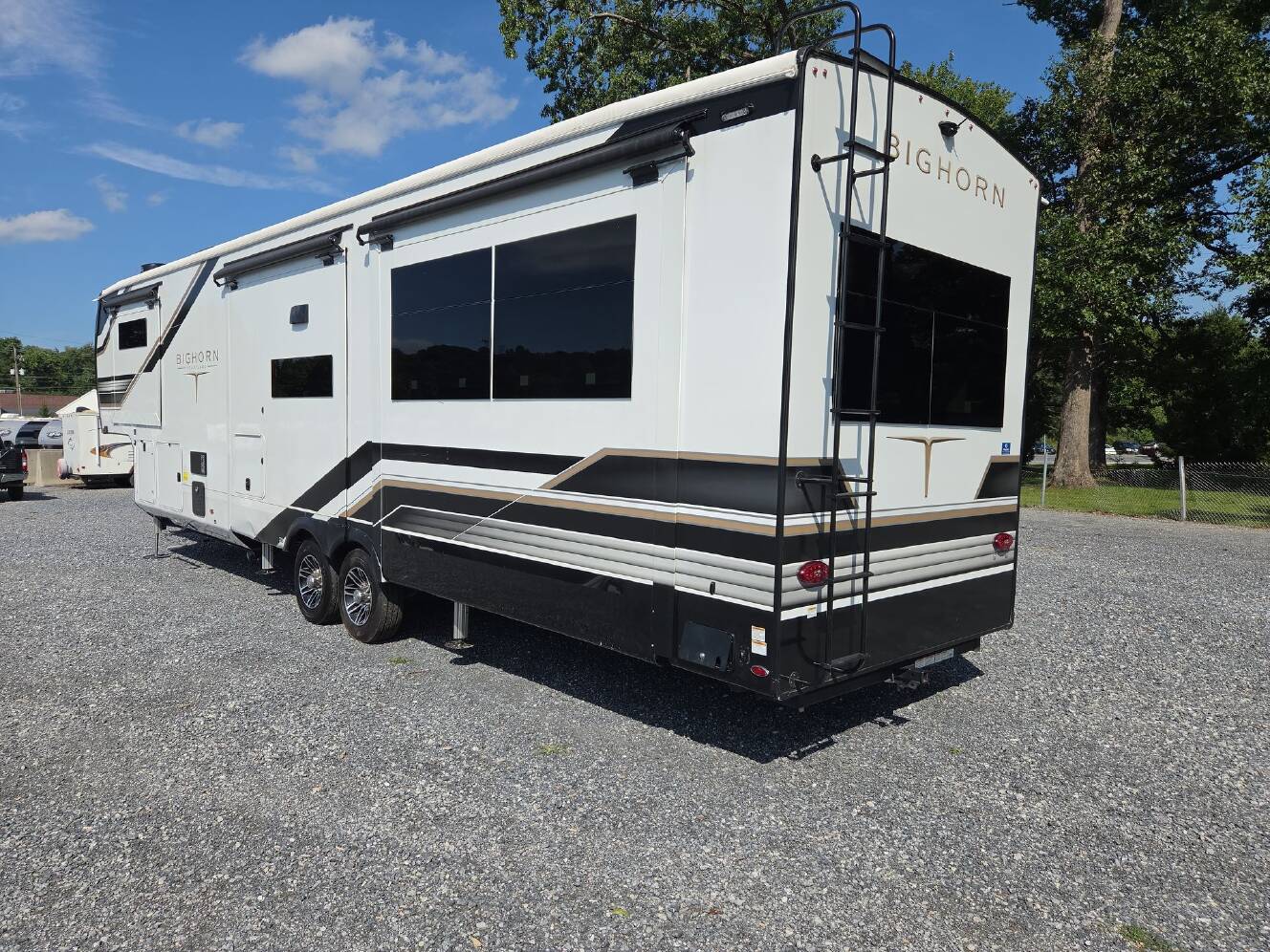 A photo of this 2026 Heartland Bighorn 38RE