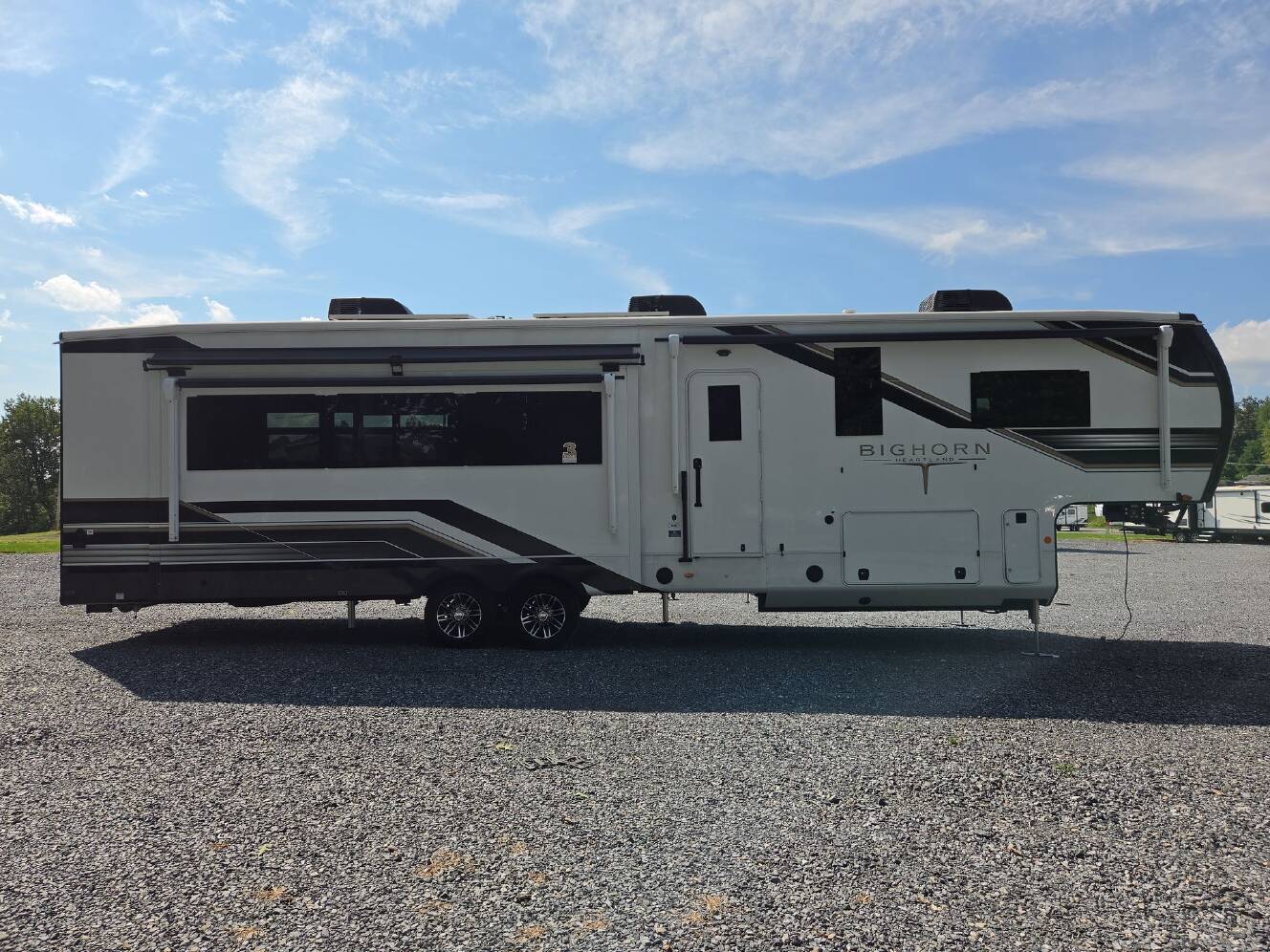 A photo of this 2026 Heartland Bighorn 38RE