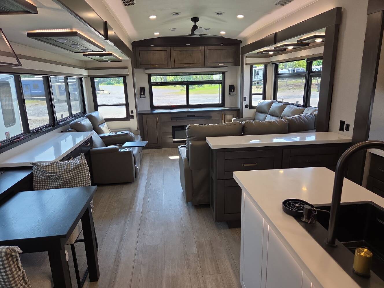 A photo of this 2026 Heartland Bighorn 38RE