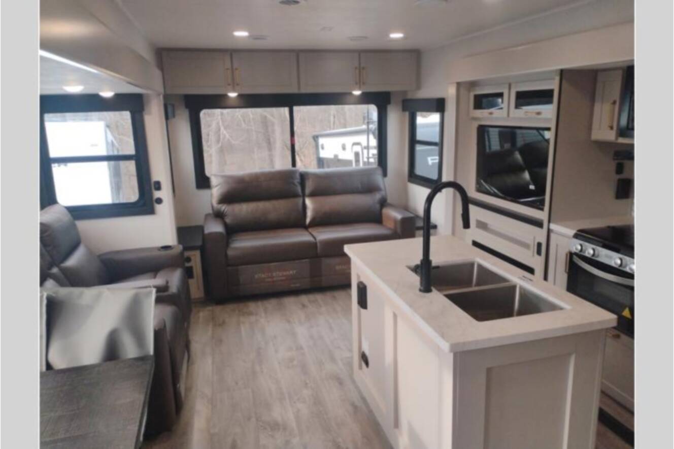 A photo of this 2026 Heartland Sundance Ultra-Lite 29RLBS