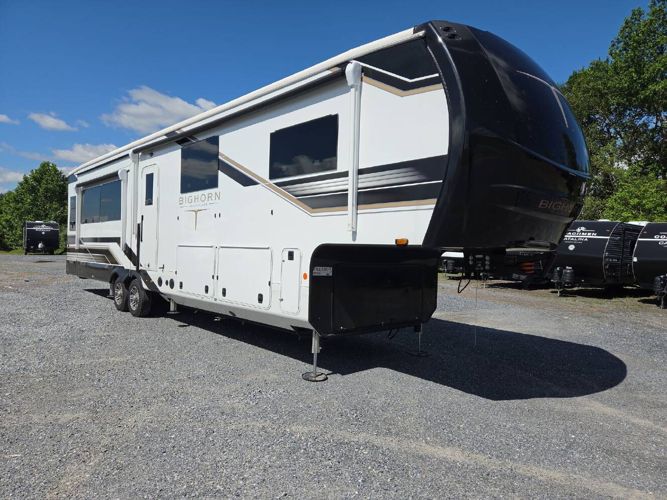 A photo of this 2026 Heartland Bighorn 37MD