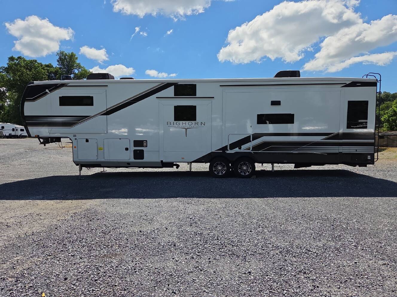 A photo of this 2026 Heartland Bighorn 37MD