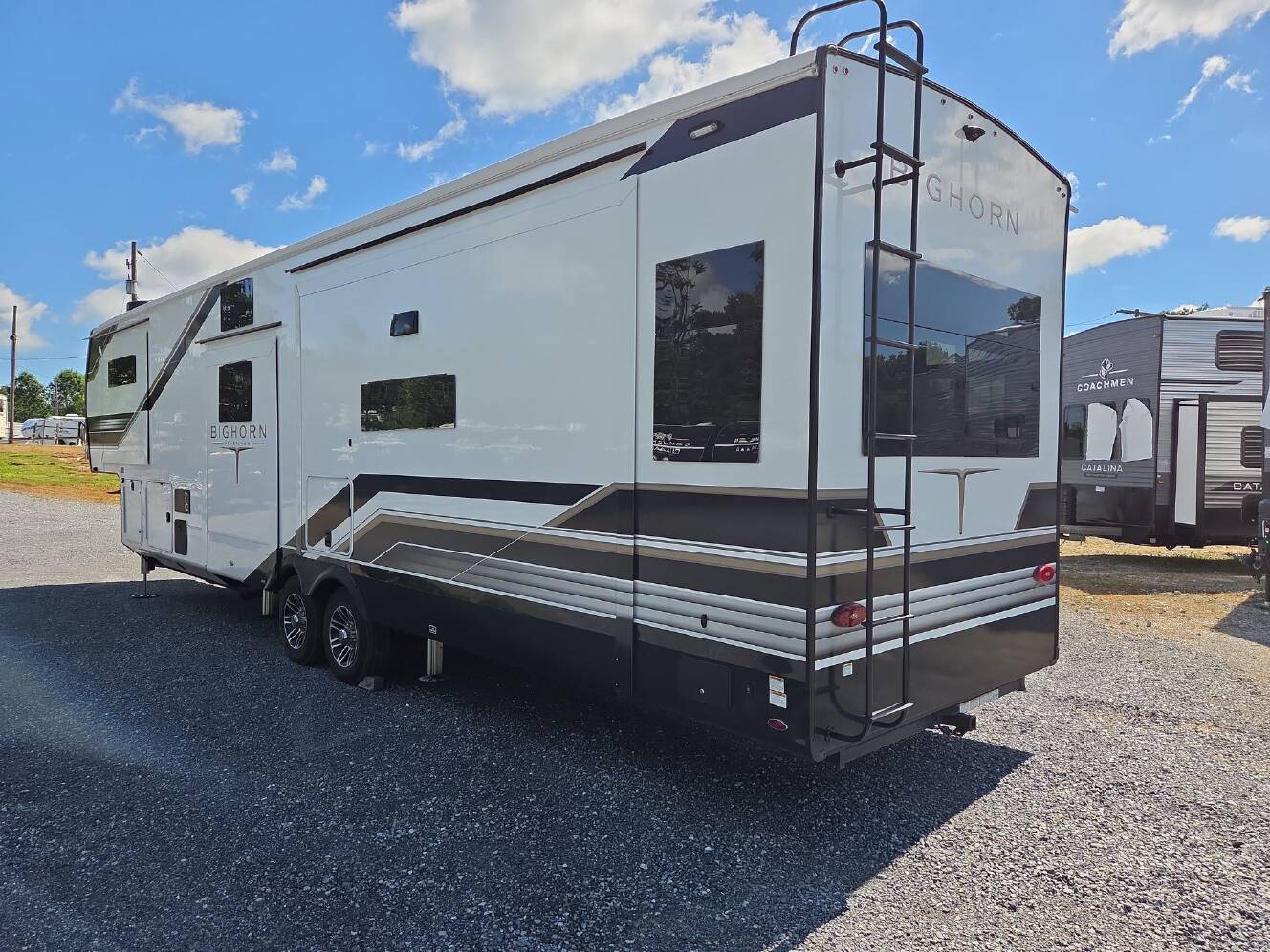 A photo of this 2026 Heartland Bighorn 37MD
