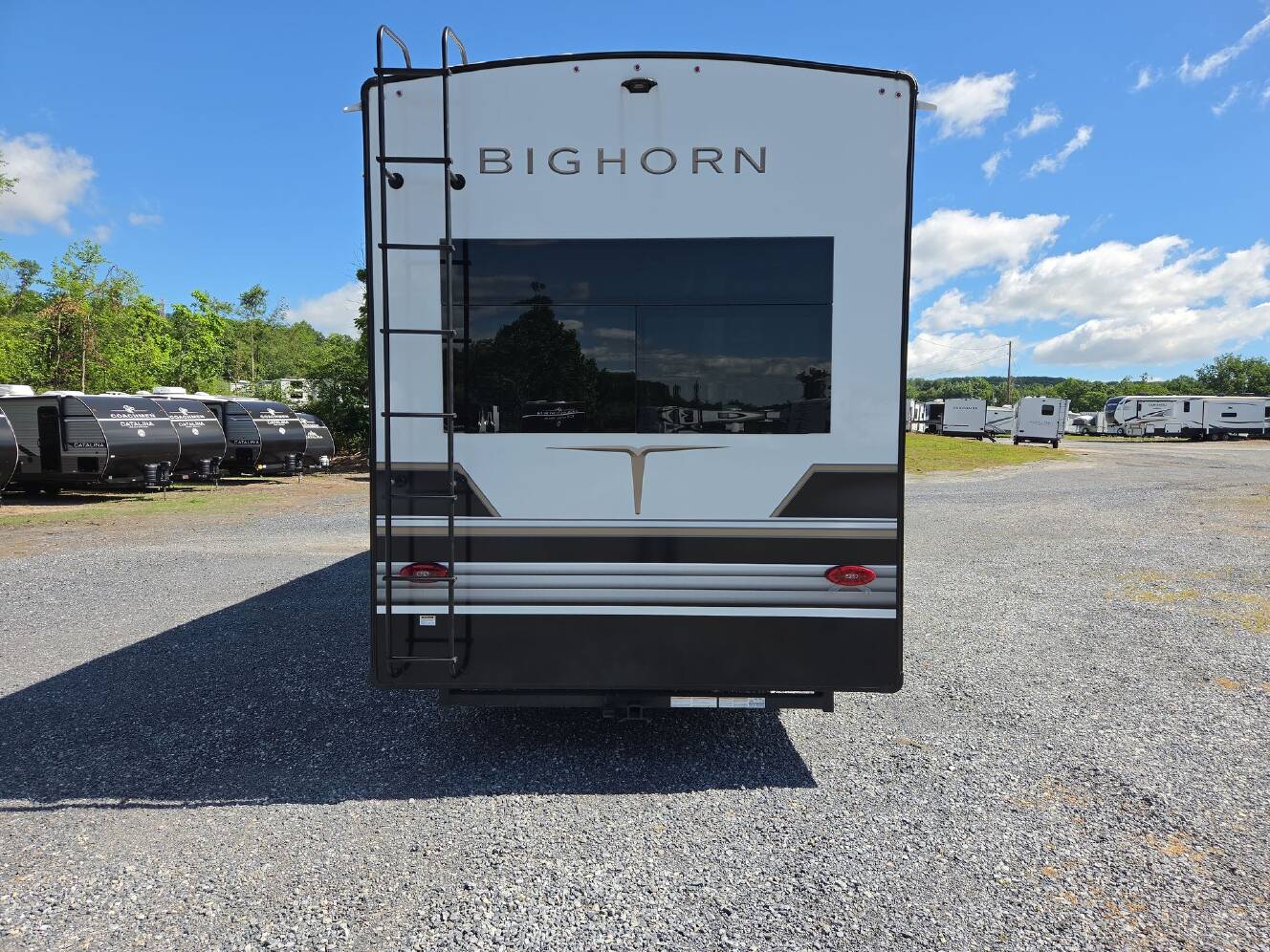 A photo of this 2026 Heartland Bighorn 37MD