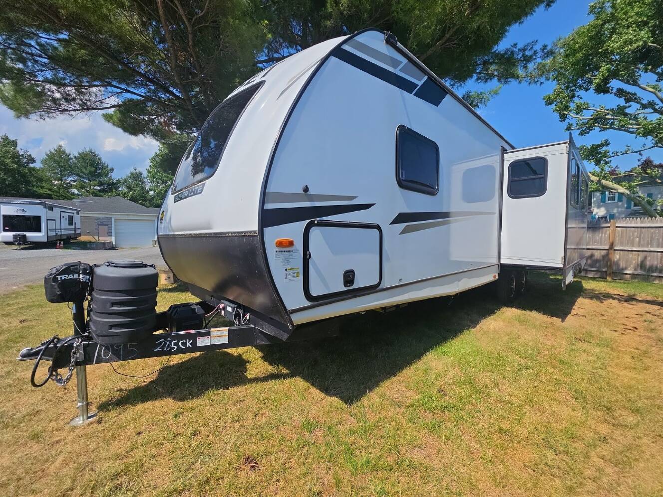 A photo of this 2024 Crossroads Sunset Trail 285CK