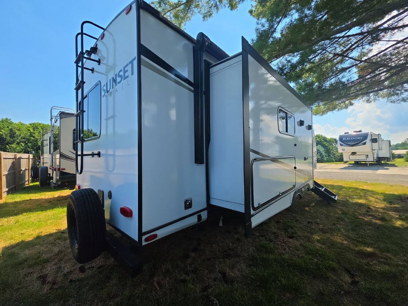 A photo of this 2024 Crossroads Sunset Trail 285CK