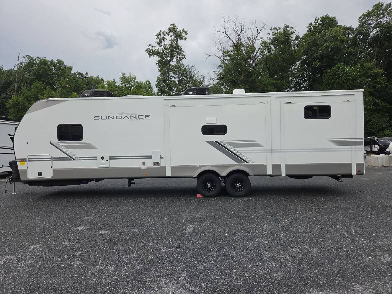 A photo of this 2027 Heartland Sundance Ultra-Lite 31BROK