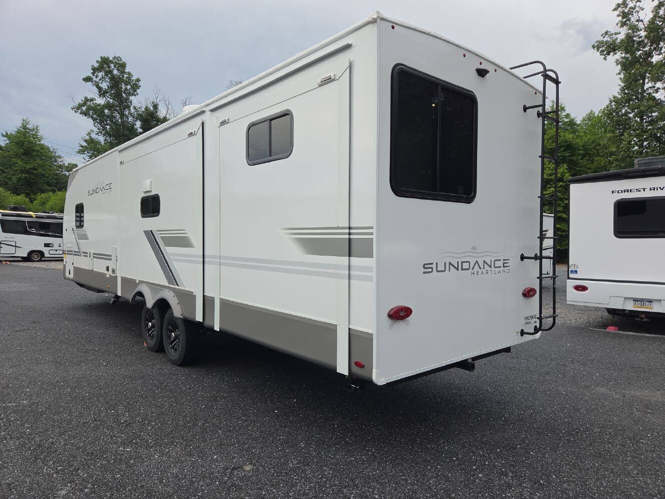 A photo of this 2027 Heartland Sundance Ultra-Lite 31BROK
