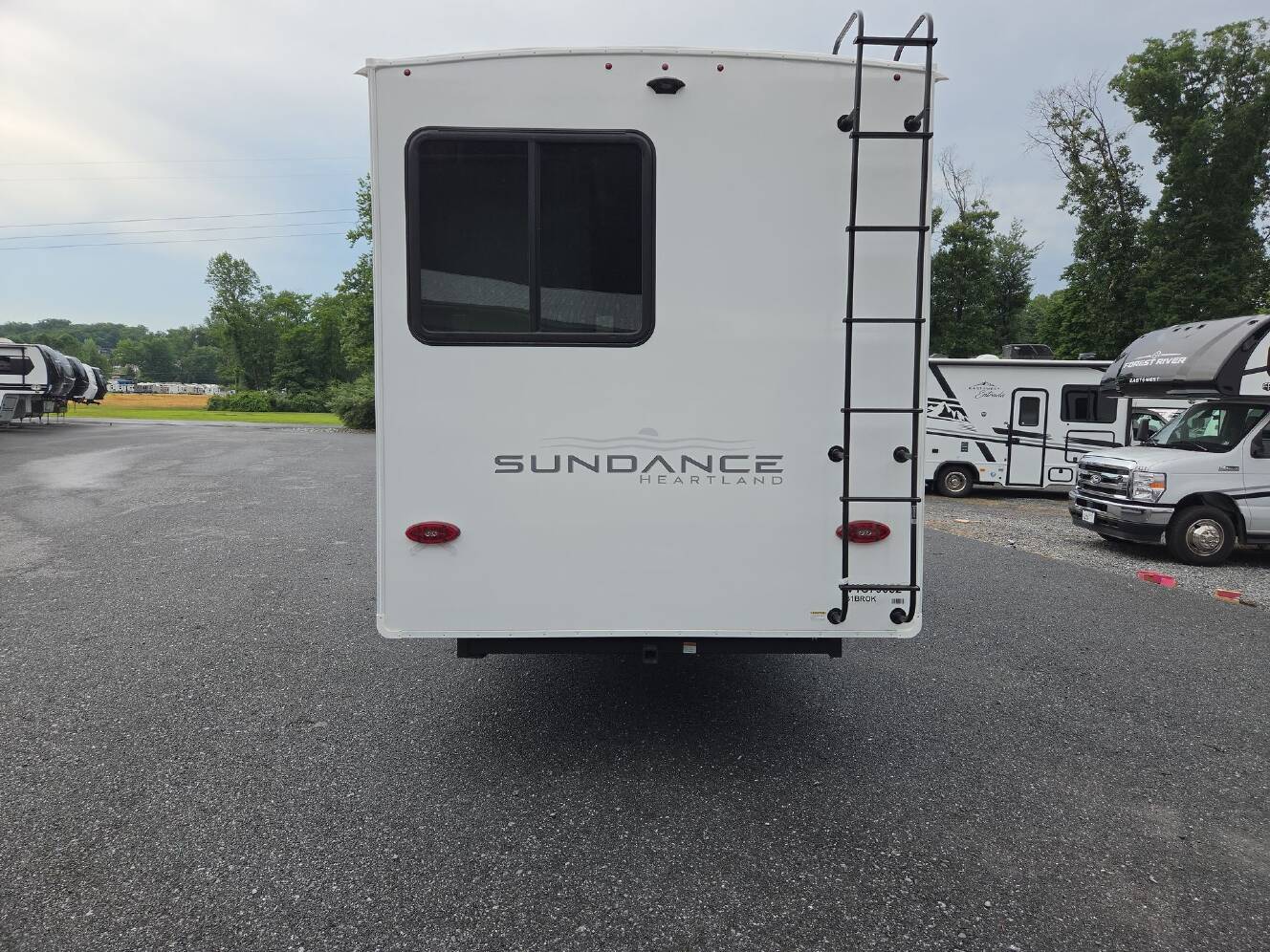 A photo of this 2027 Heartland Sundance Ultra-Lite 31BROK