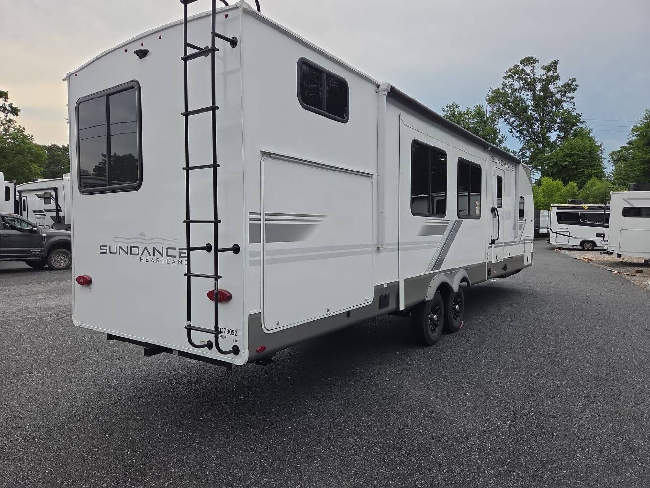 A photo of this 2027 Heartland Sundance Ultra-Lite 31BROK