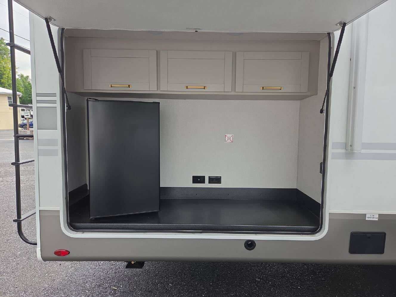 A photo of this 2027 Heartland Sundance Ultra-Lite 31BROK