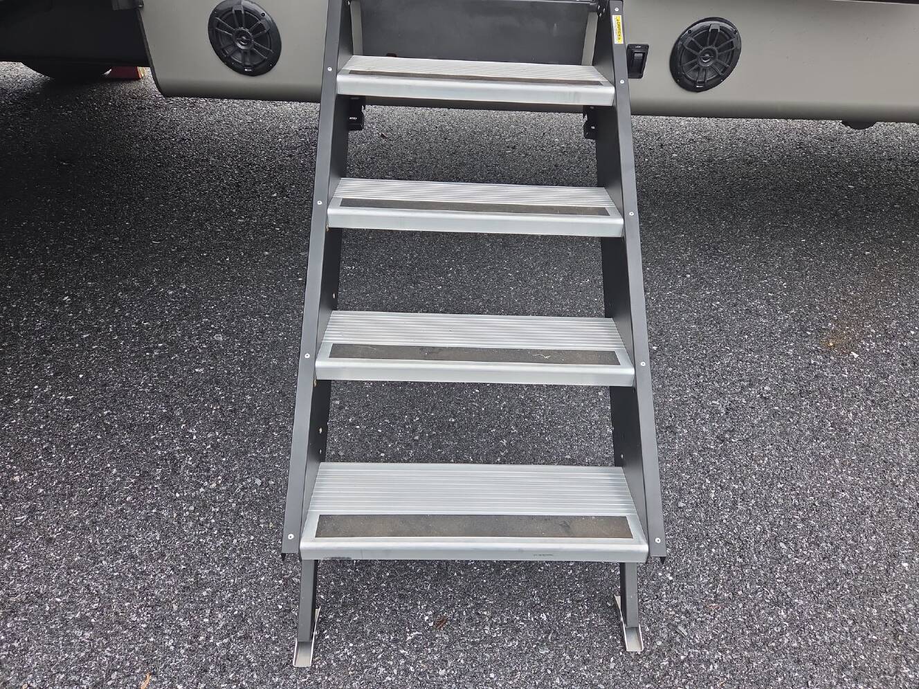 A photo of this 2027 Heartland Sundance Ultra-Lite 31BROK