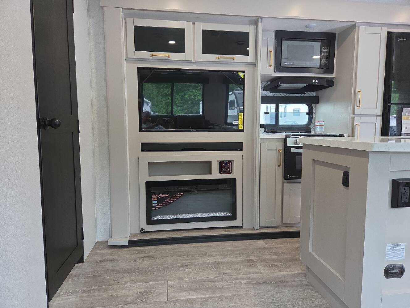 A photo of this 2027 Heartland Sundance Ultra-Lite 31BROK