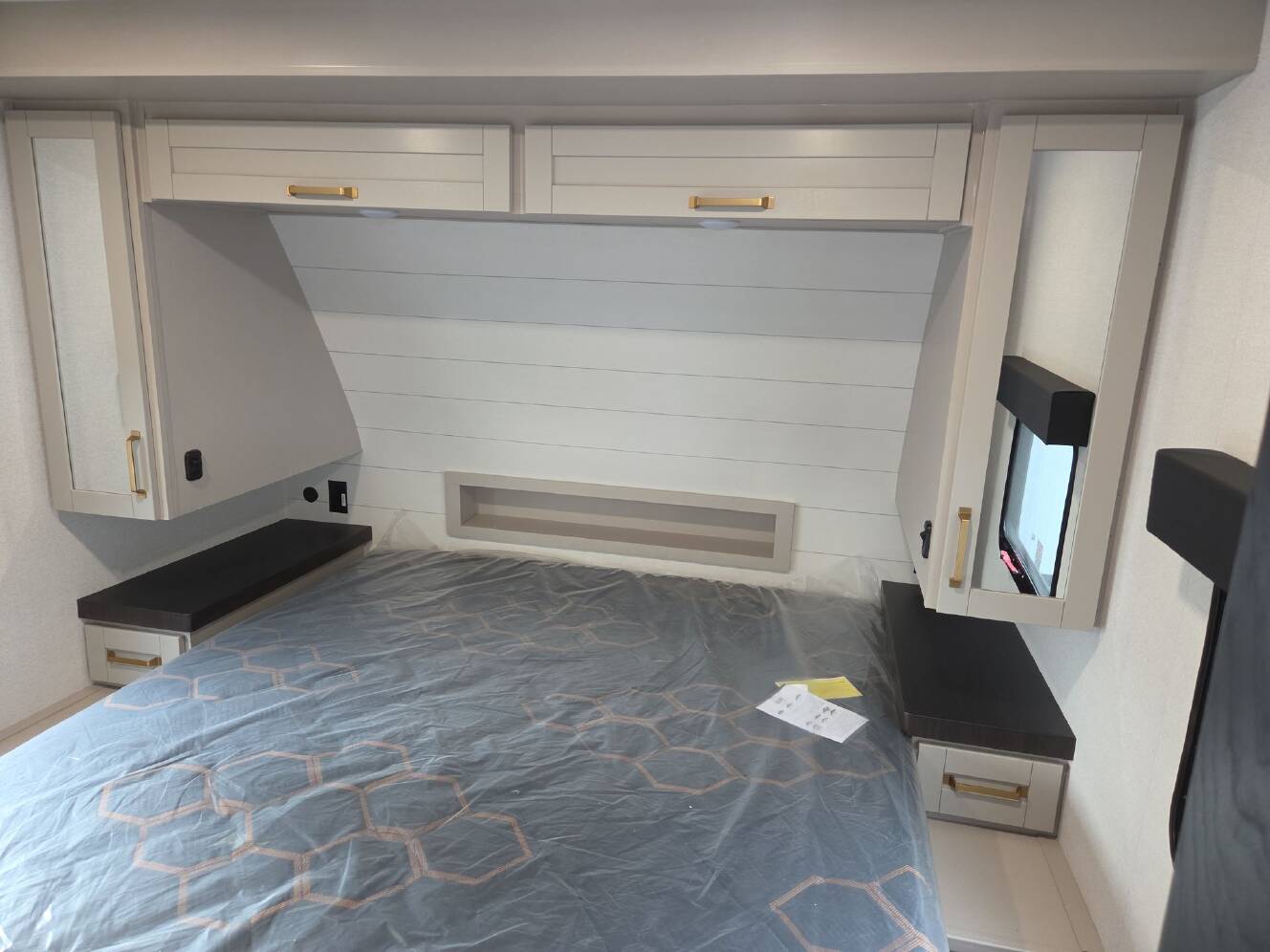 A photo of this 2027 Heartland Sundance Ultra-Lite 31BROK