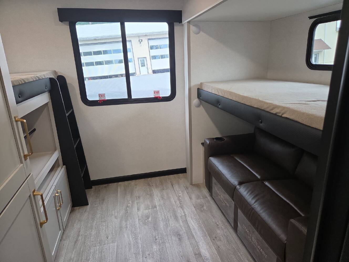 A photo of this 2027 Heartland Sundance Ultra-Lite 31BROK