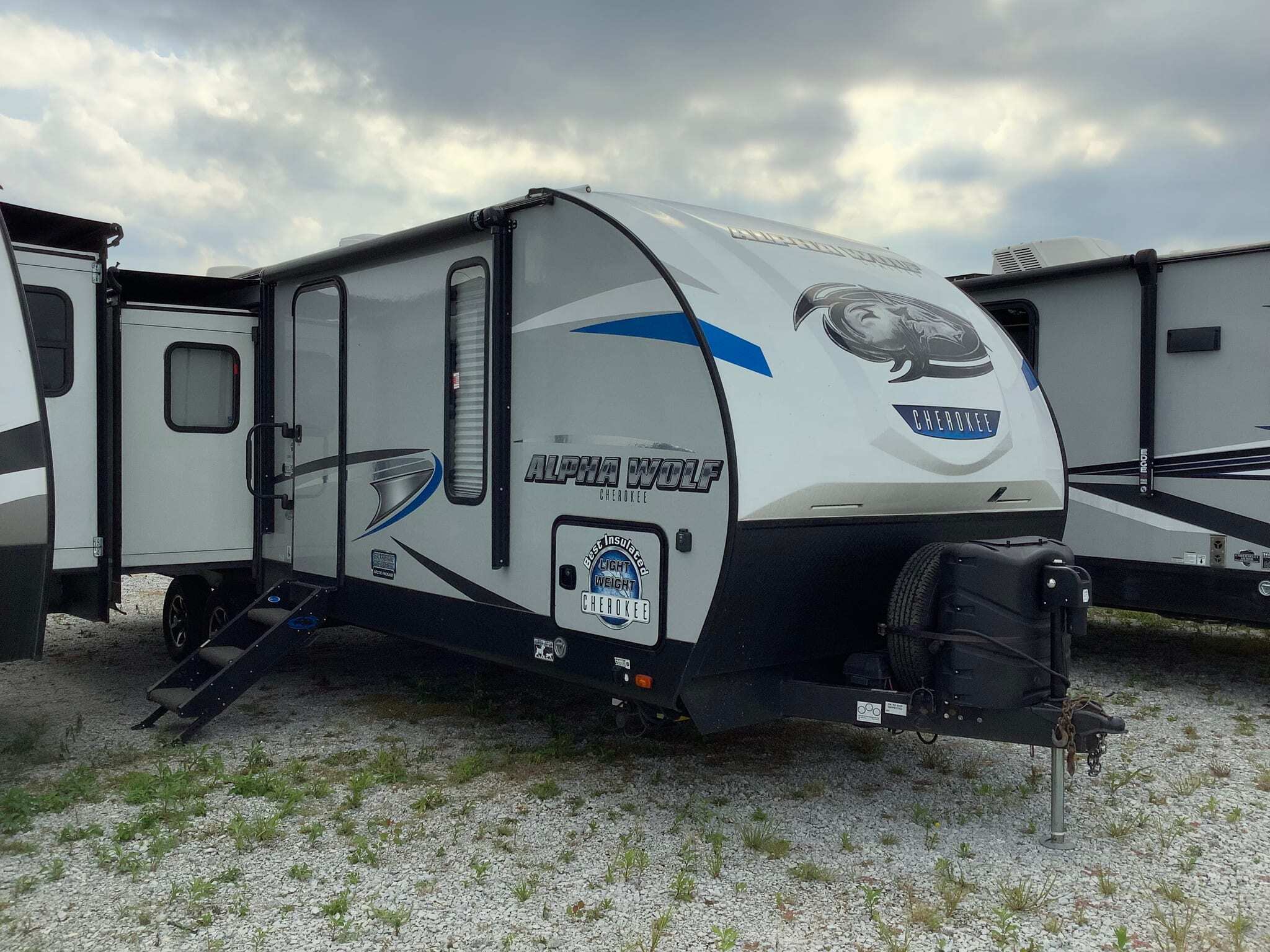 2020 Forest River Cherokee Alpha Wolf 26RL-L in lafayette IN
