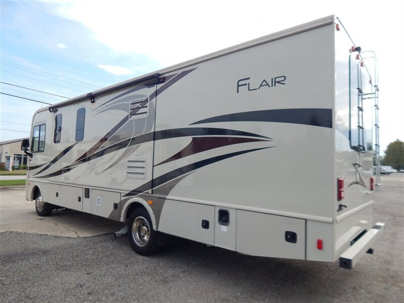 2017 Fleetwood Flair 30P in angola IN