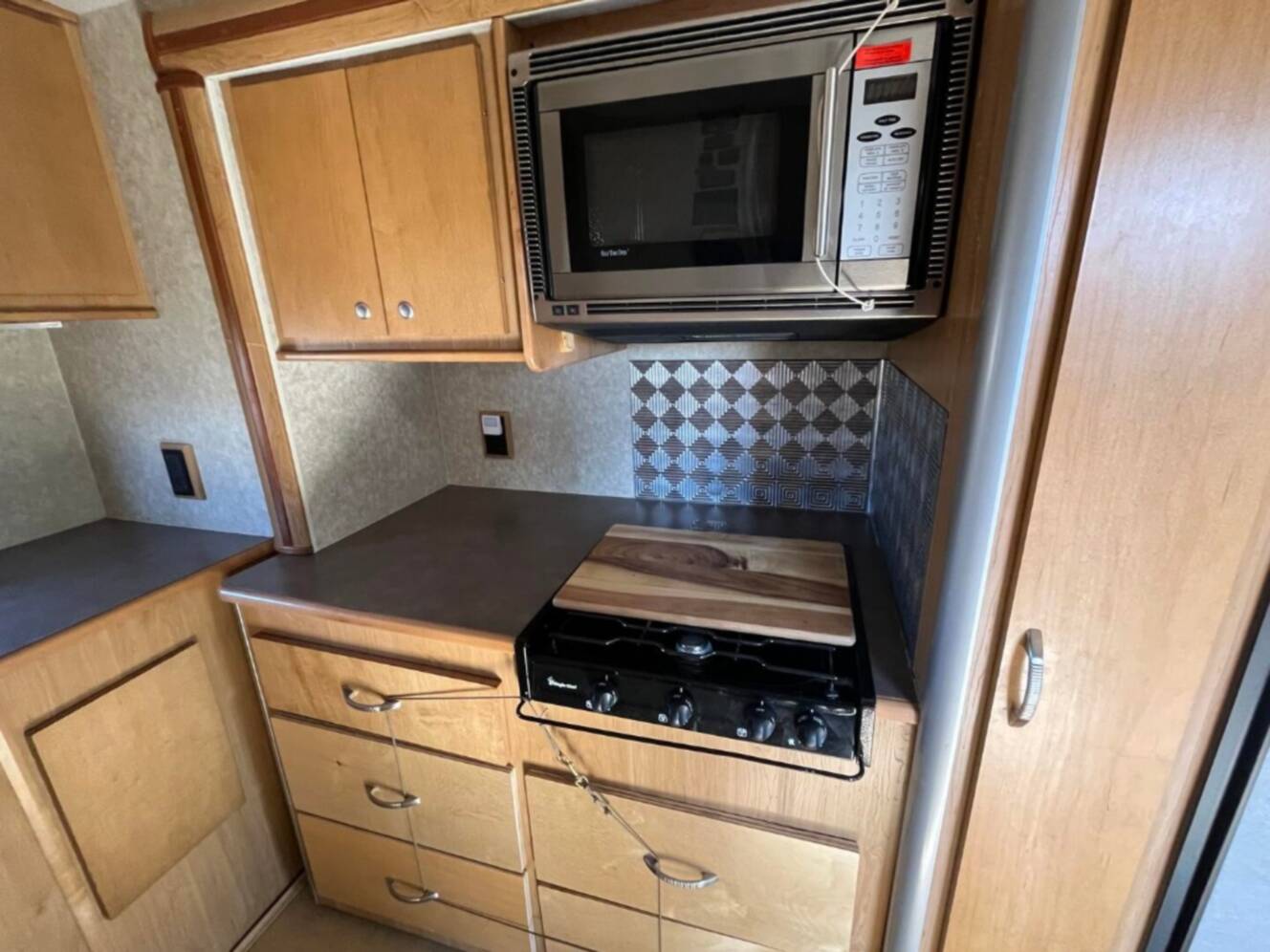 A photo of this 2010 Itasca Navion 24A