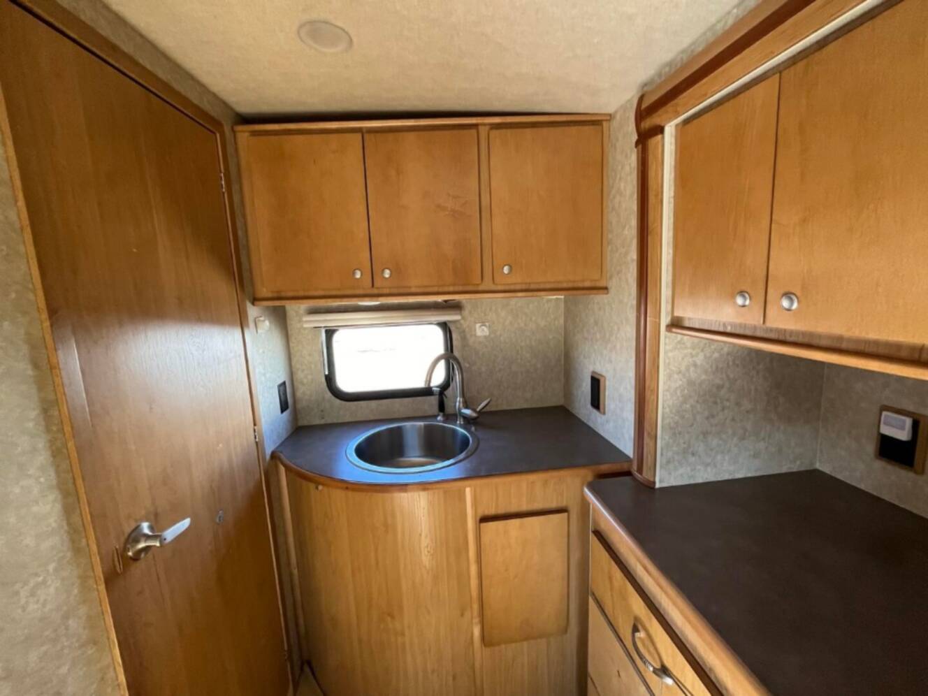 A photo of this 2010 Itasca Navion 24A