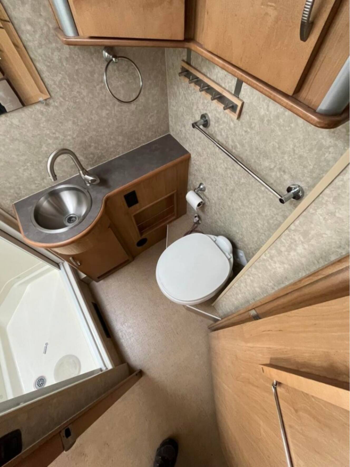 A photo of this 2010 Itasca Navion 24A