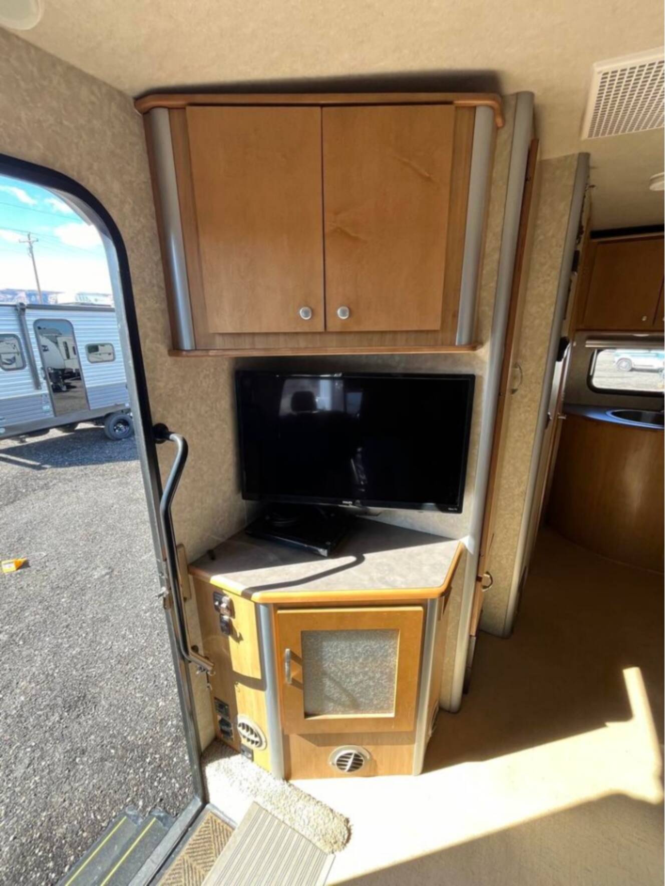A photo of this 2010 Itasca Navion 24A