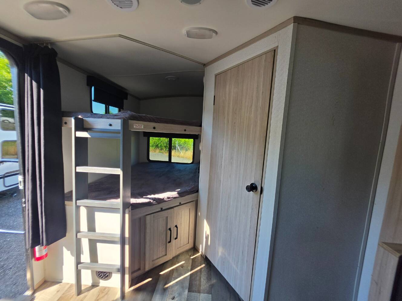 A photo of this 2022 Heartland Sundance Ultra Lite Series 255BH