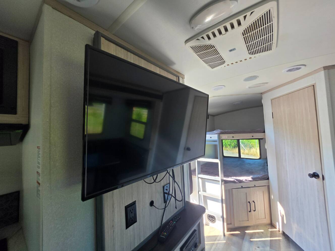 A photo of this 2022 Heartland Sundance Ultra Lite Series 255BH