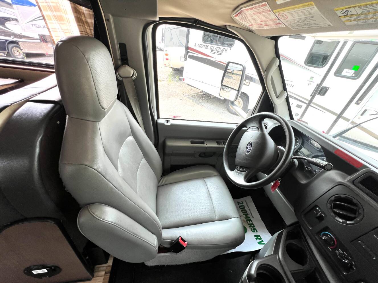 A photo of this 2019 Thor Motor Coach Majestic 28A
