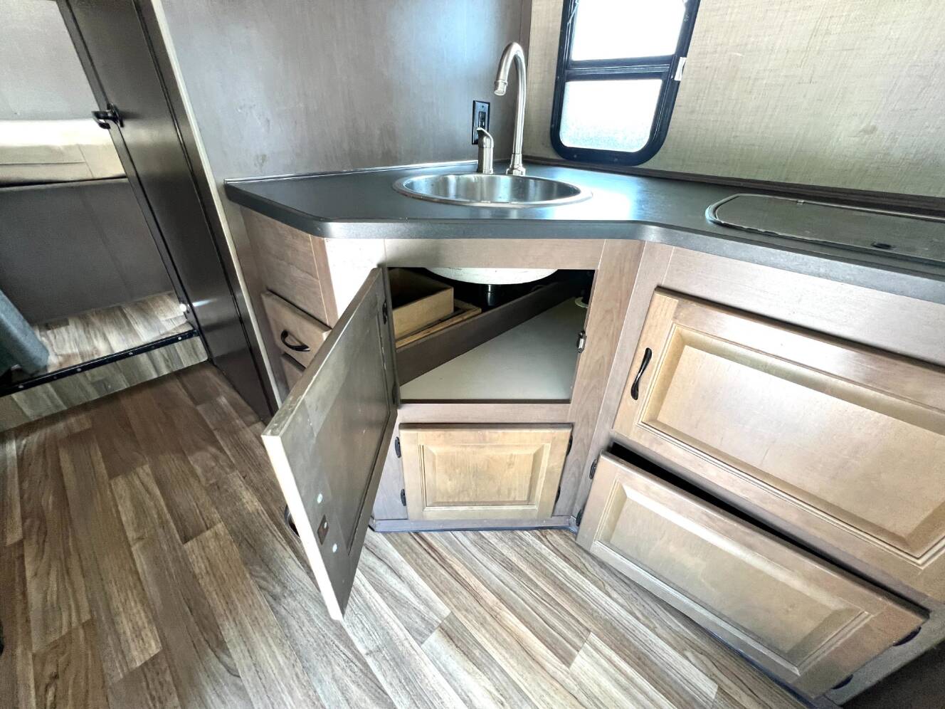 A photo of this 2019 Thor Motor Coach Majestic 28A