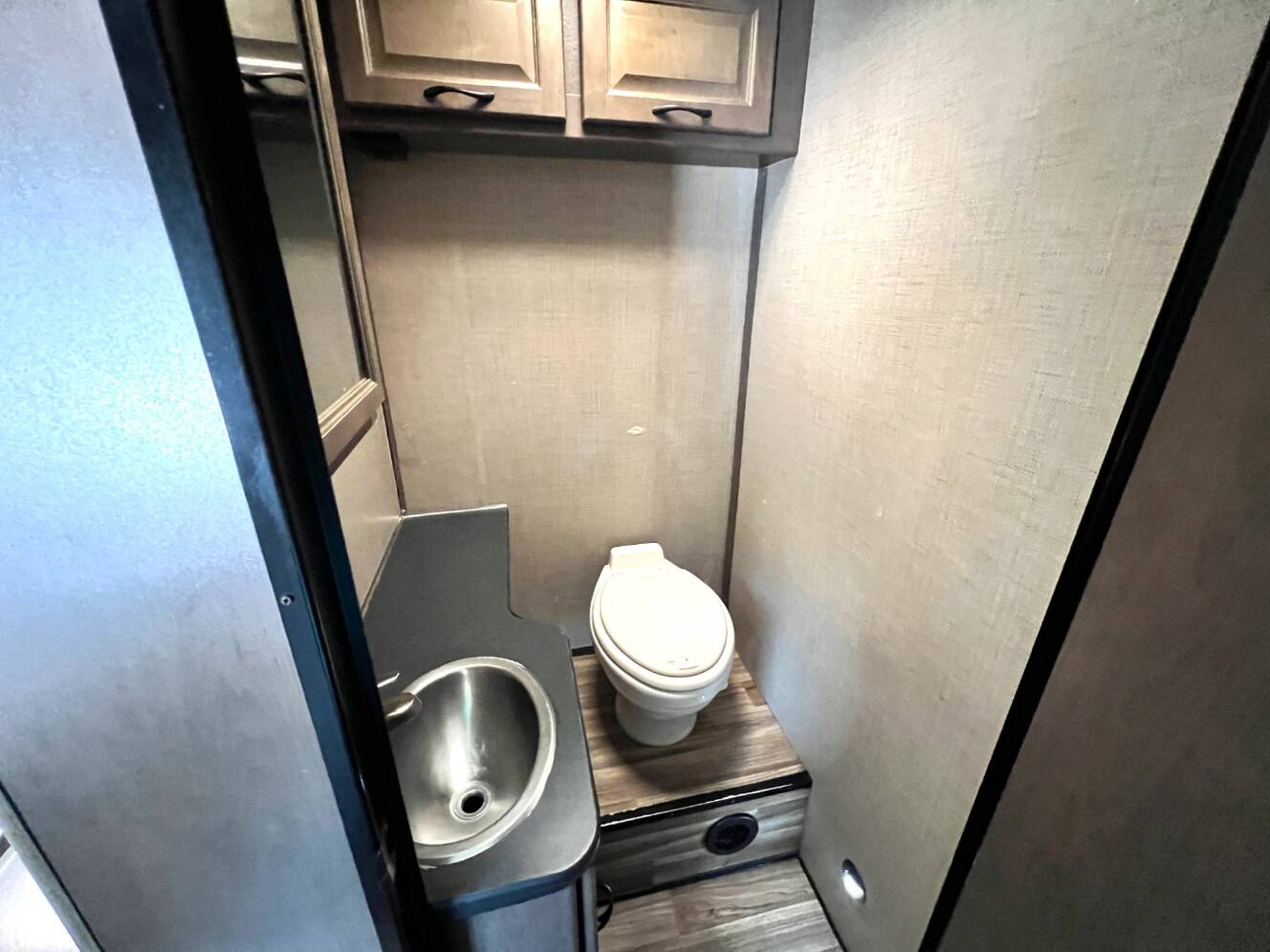 A photo of this 2019 Thor Motor Coach Majestic 28A