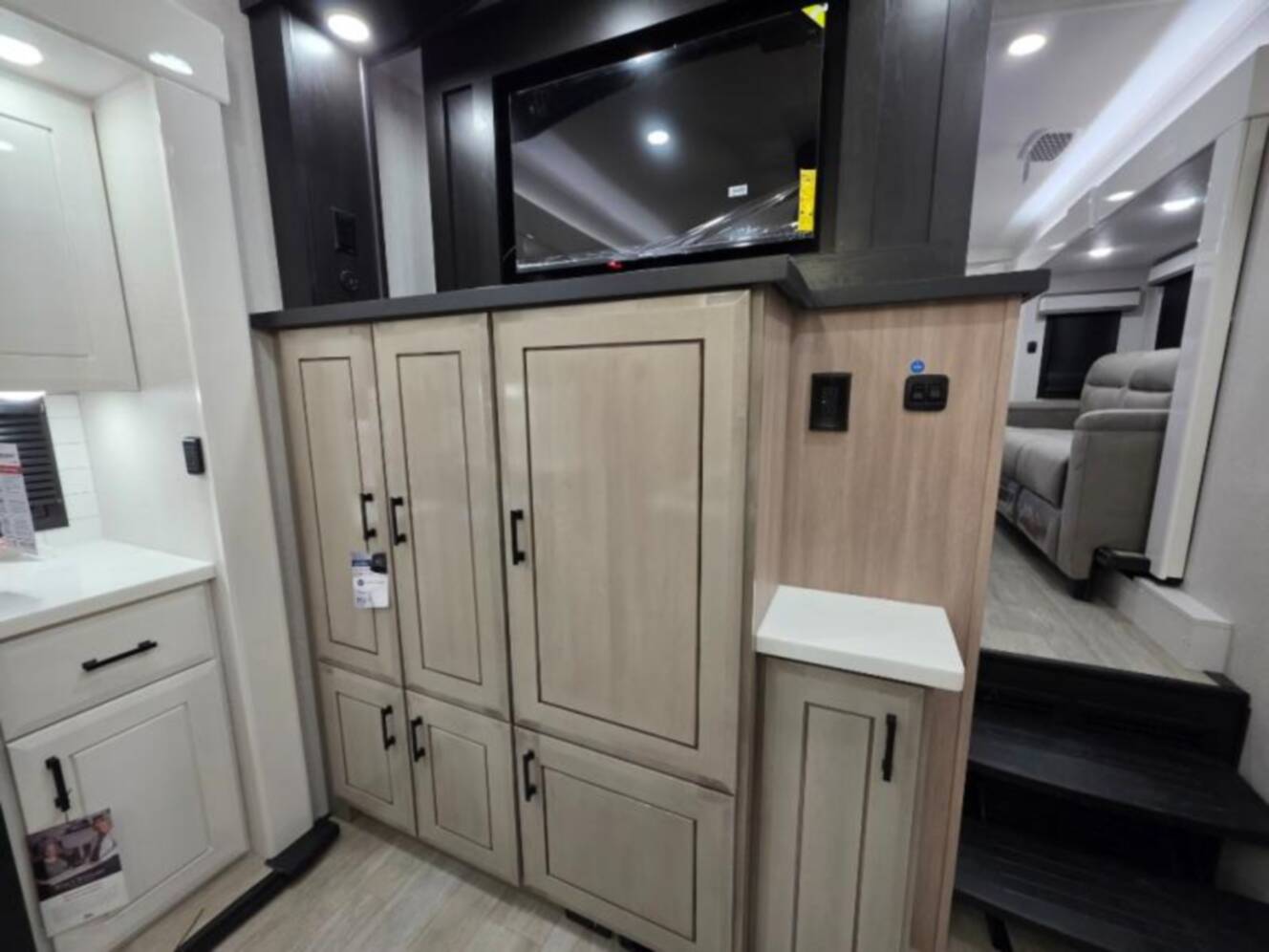 A photo of this 2026 Jayco Pinnacle 39FLOK