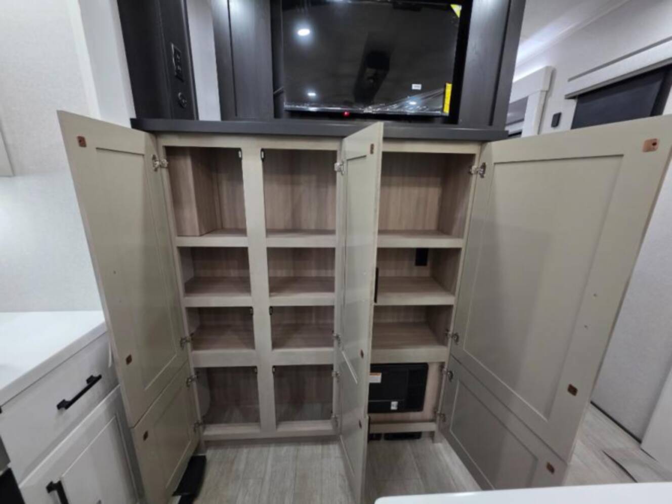 A photo of this 2026 Jayco Pinnacle 39FLOK