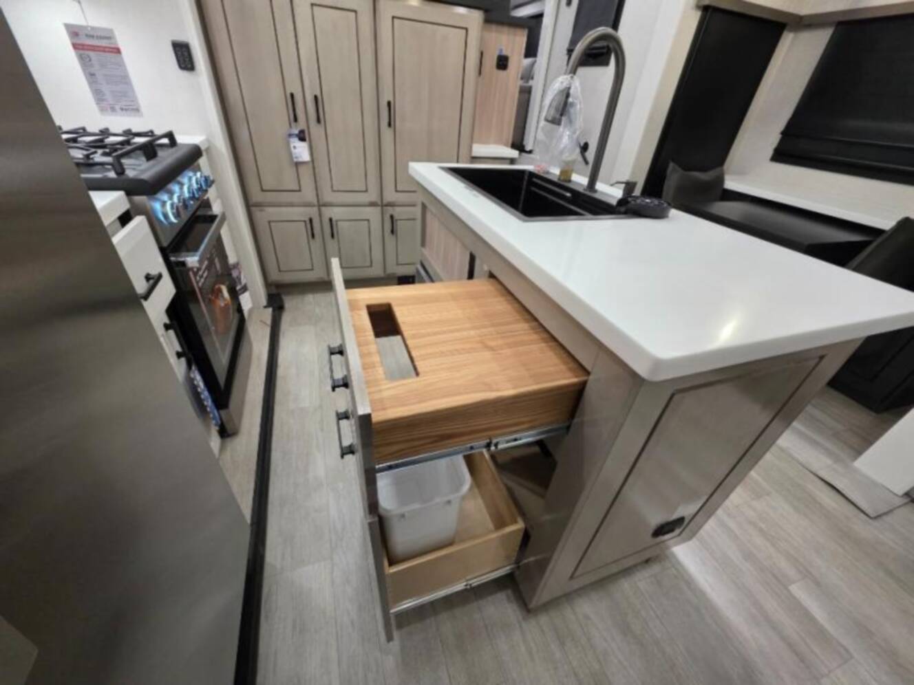 A photo of this 2026 Jayco Pinnacle 39FLOK