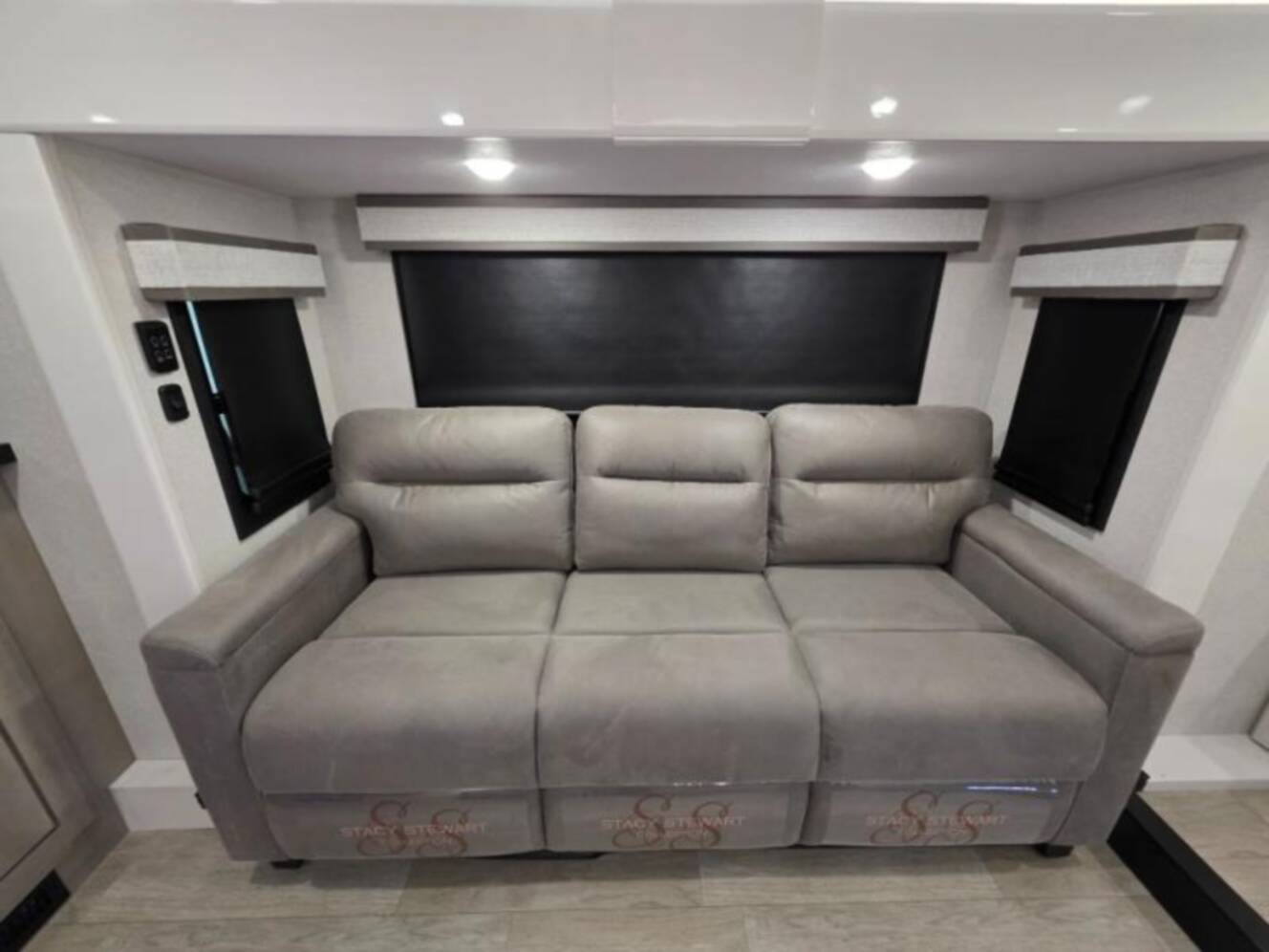 A photo of this 2026 Jayco Pinnacle 39FLOK