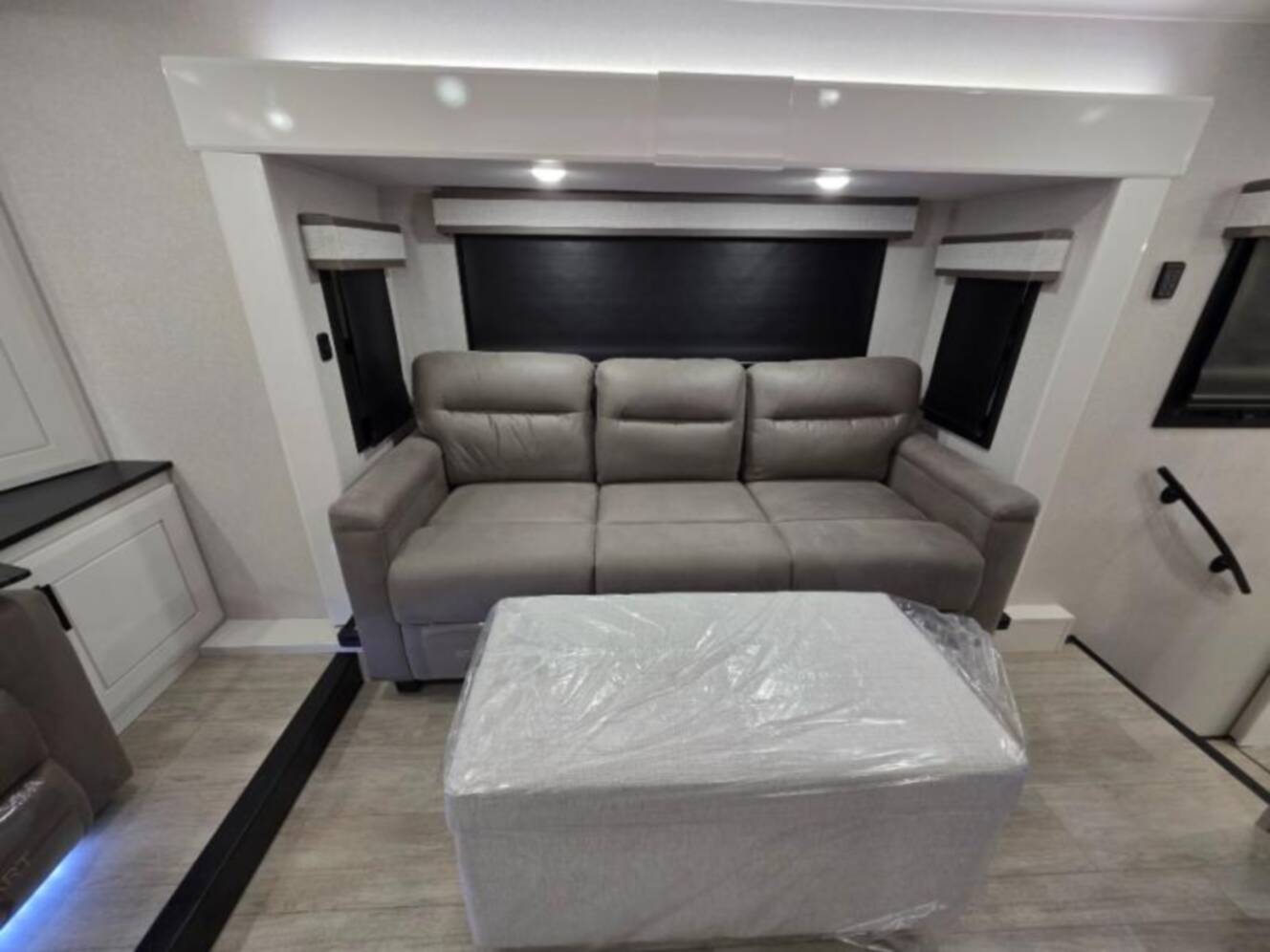 A photo of this 2026 Jayco Pinnacle 39FLOK
