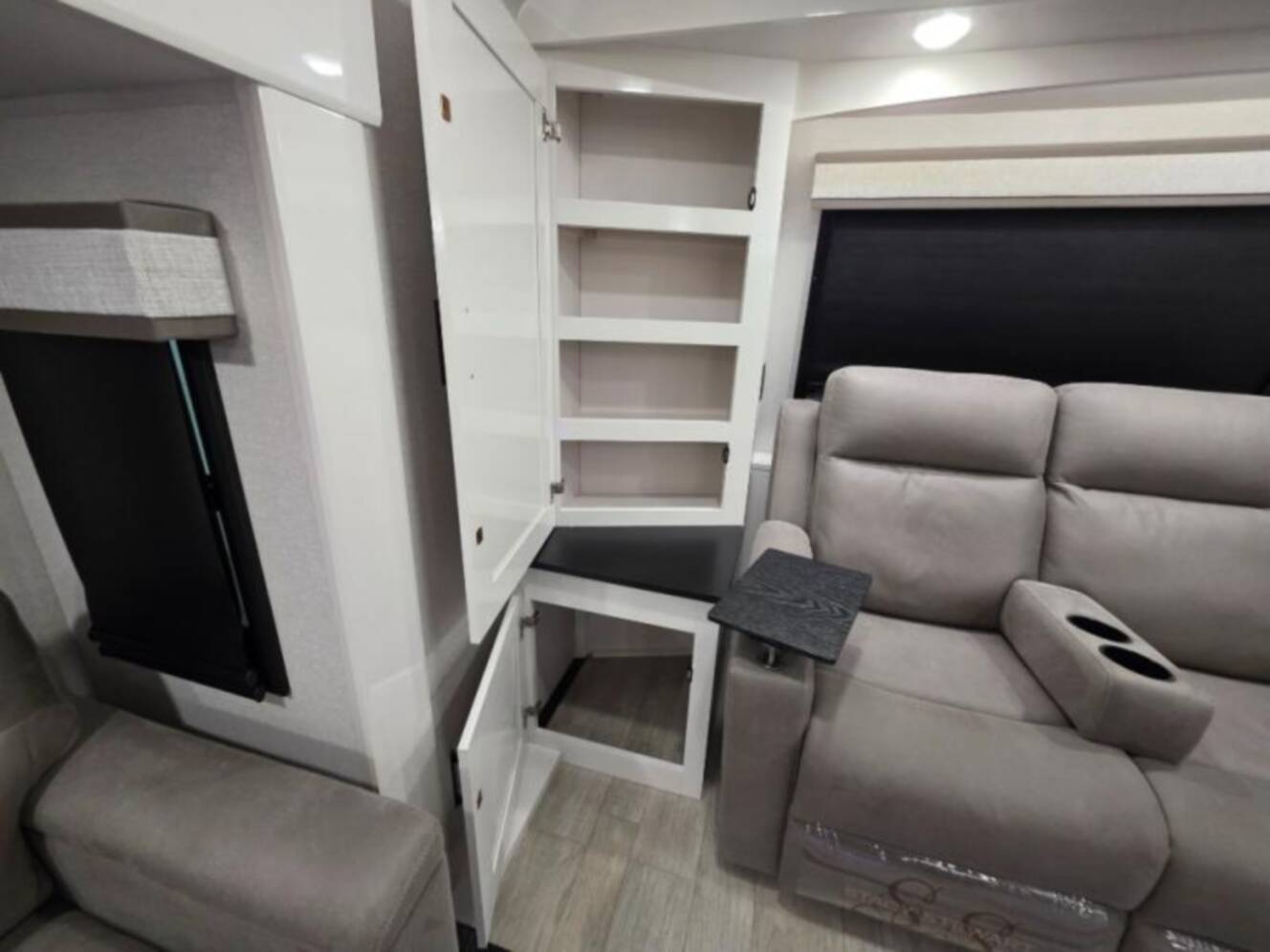 A photo of this 2026 Jayco Pinnacle 39FLOK