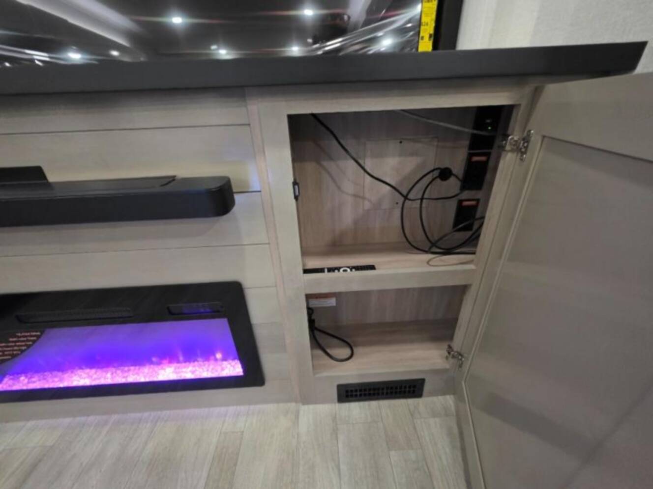 A photo of this 2026 Jayco Pinnacle 39FLOK