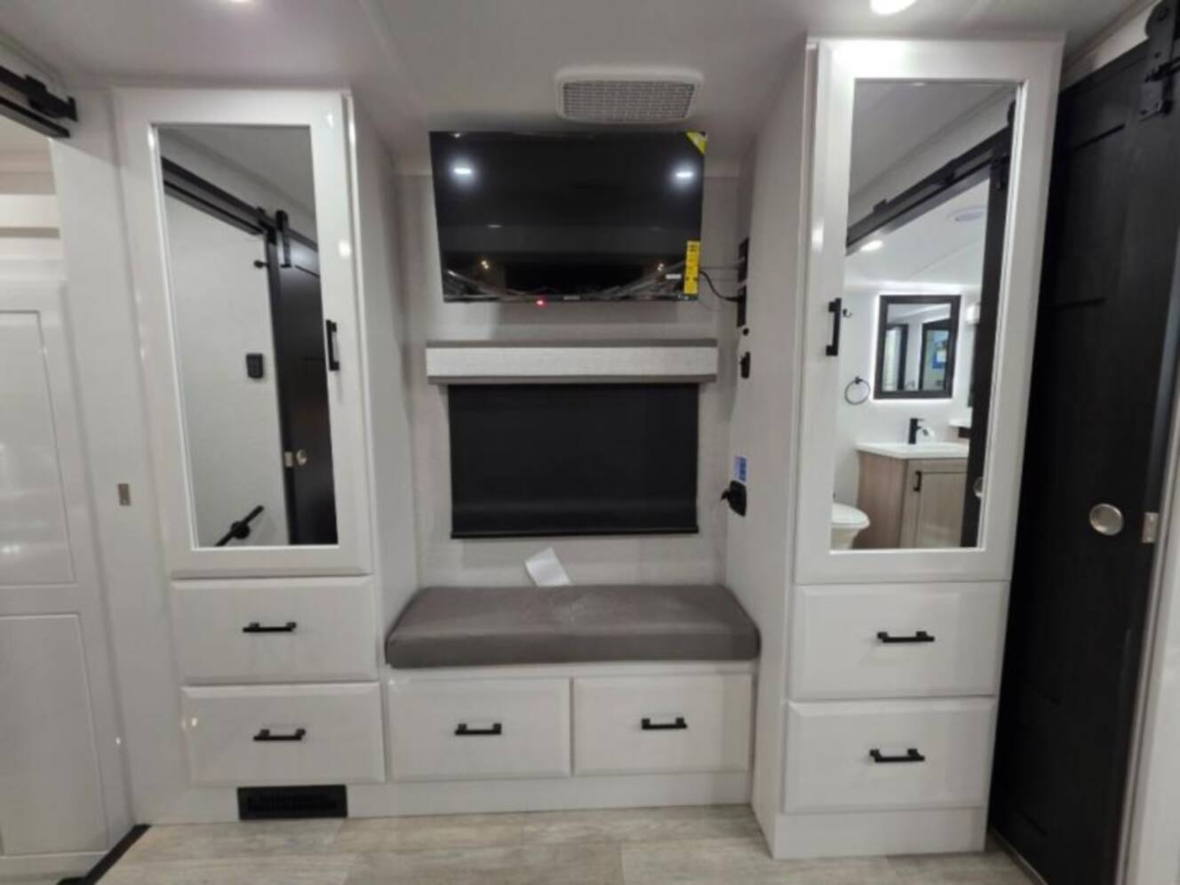 A photo of this 2026 Jayco Pinnacle 39FLOK