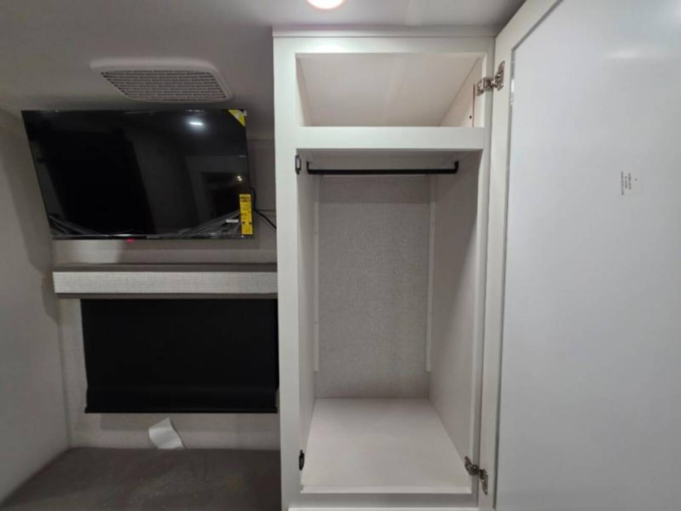 A photo of this 2026 Jayco Pinnacle 39FLOK