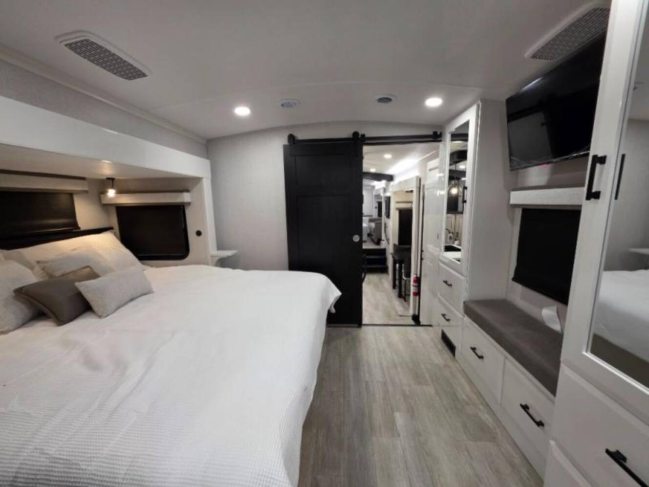 A photo of this 2026 Jayco Pinnacle 39FLOK